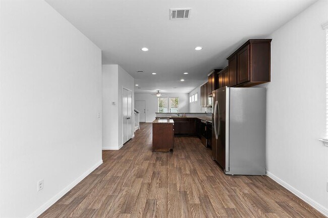 Building Photo - 213 Michaelis Dr