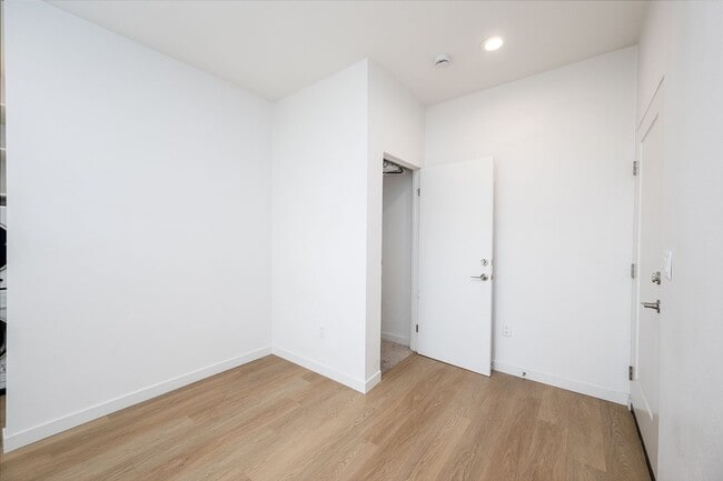 Building Photo - 2201-2217 Bonita Ct