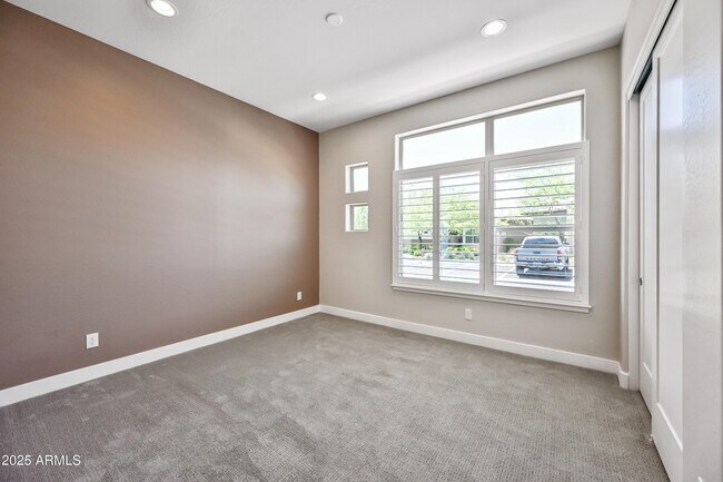 Building Photo - 5193 N 207th Dr