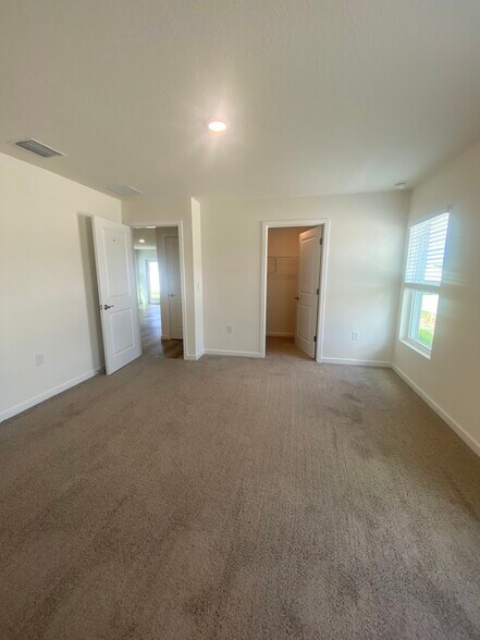 Building Photo - 11486 Memorial Dr