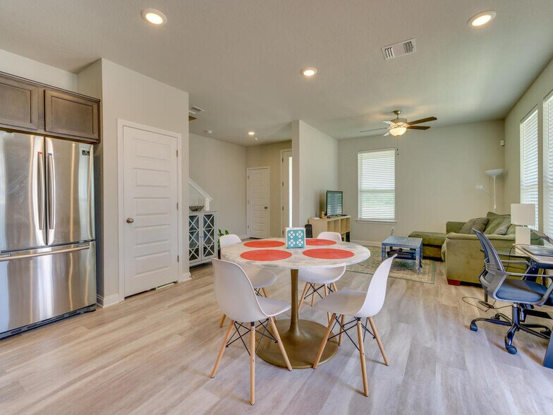 Building Photo - 7700 Dylan Dr