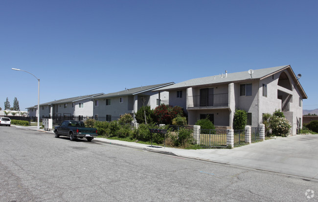 Building Photo - 41932-41980 Orange Blossom Ln