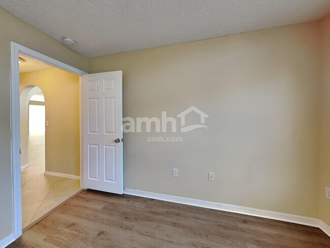 Building Photo - 5276 Mansford Pl