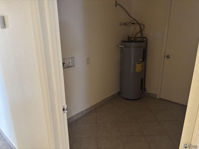 Building Photo - 1722 S 48th Way