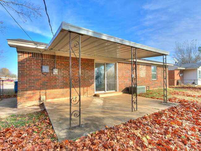 Building Photo - 9524 McIntosh Ave