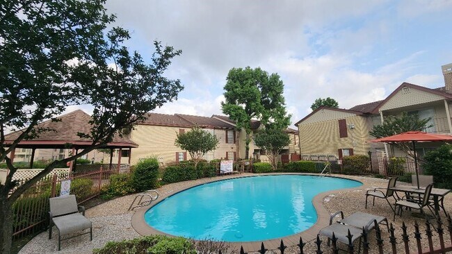 Building Photo - 2120 El Paseo St