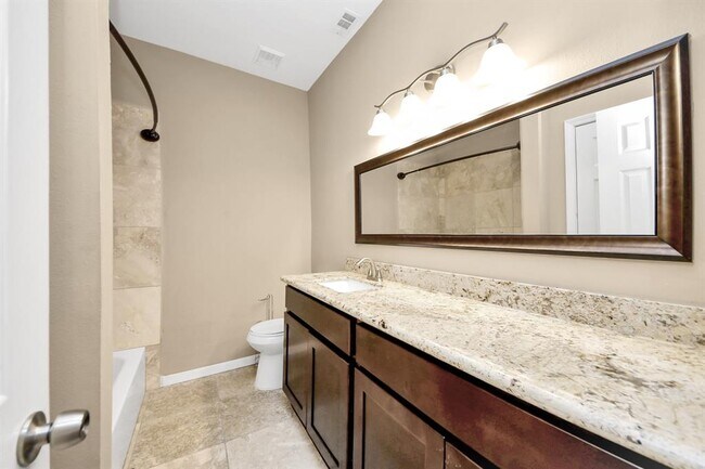 Building Photo - 17573 Red Oak Dr