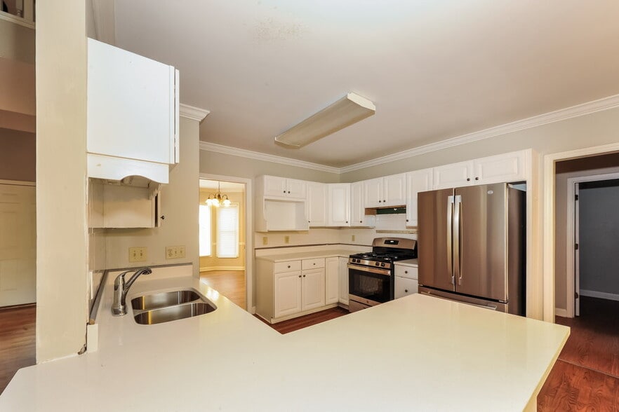 Building Photo - 1798 Poinsettia Dr