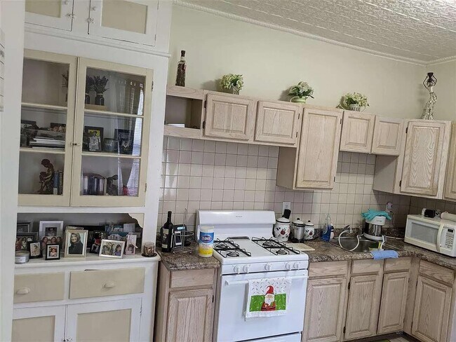 Building Photo - 41 Hutton St