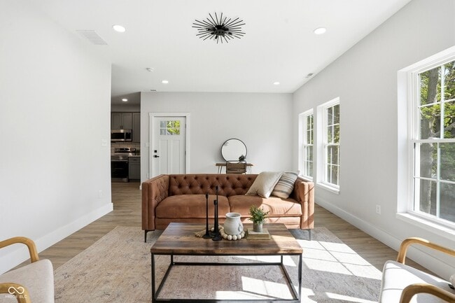 Building Photo - 4623 Rookwood Ave