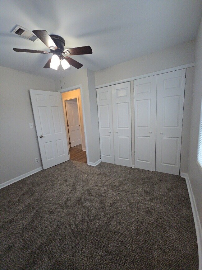 Building Photo - 981 Olympia Dr