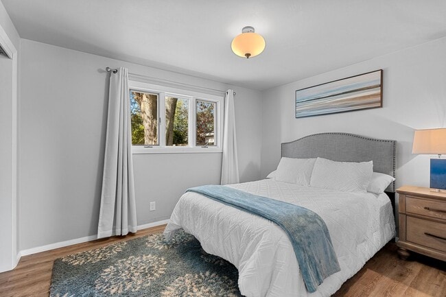 Building Photo - 3 BR 1.5 BA ranch house w/ large garage