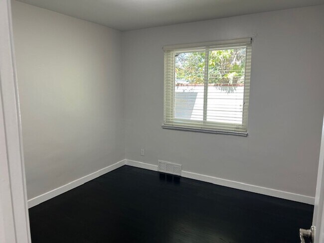Building Photo - Newly Remodeled Duplex