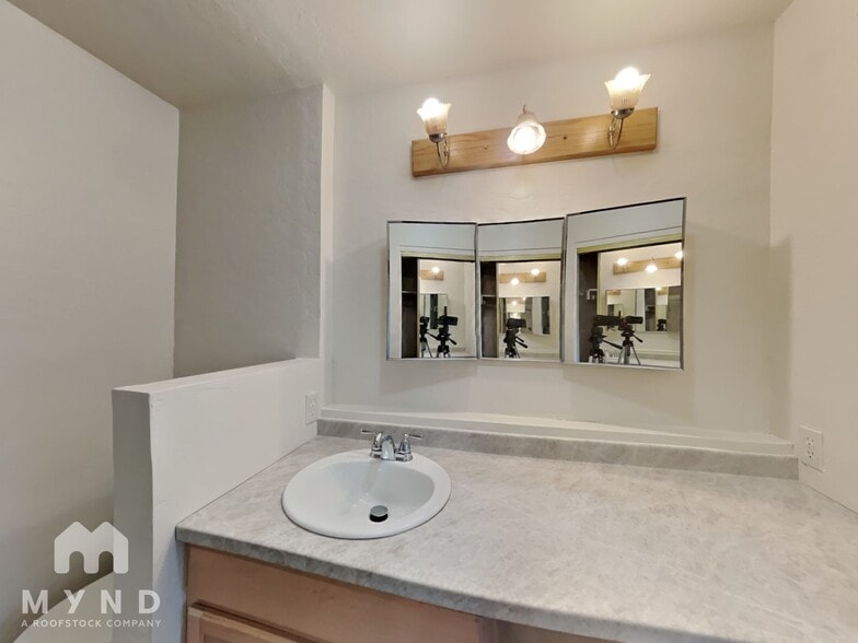 Building Photo - 3565 Buckhorn Way