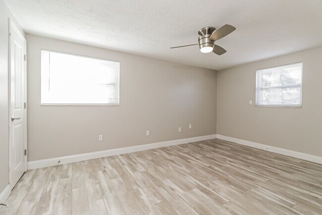 Building Photo - 4045 Grayton Dr