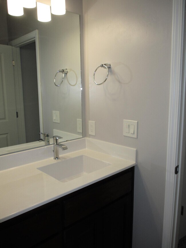 Building Photo - 8750 Sevano Cir NE