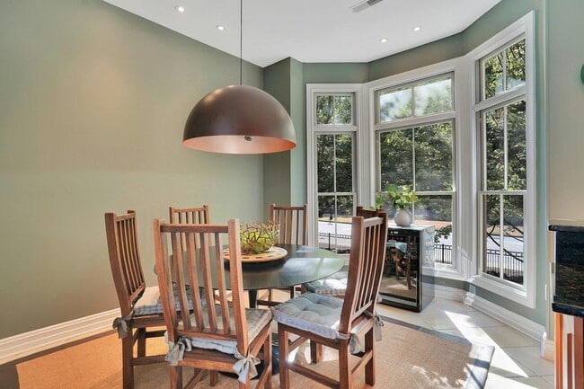 Building Photo - 3 Regency Pl