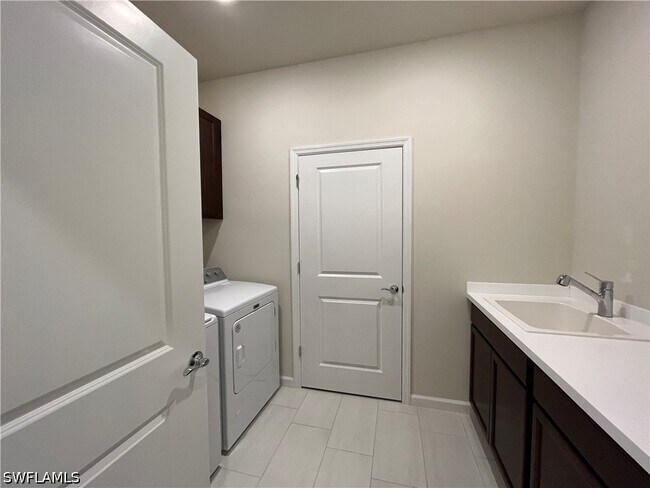 Building Photo - 2122 Yellowfin Cir