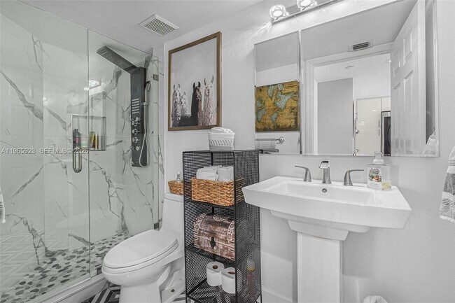 Building Photo - 3500 Mystic Pointe Dr