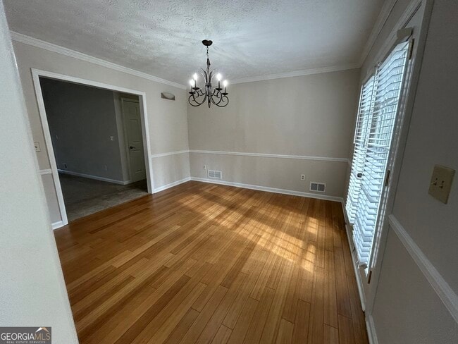 Building Photo - 240 White Pines Dr