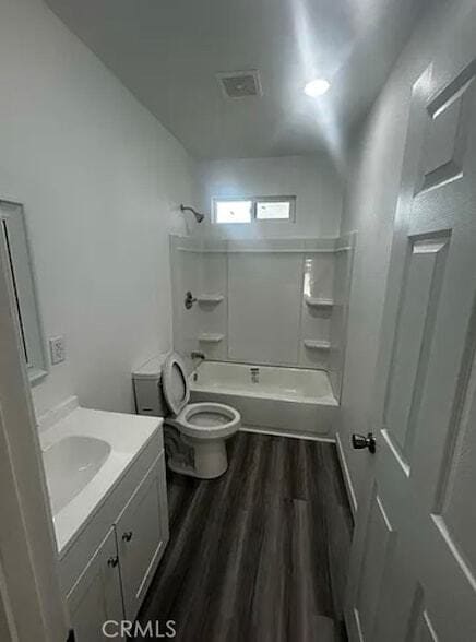 Building Photo - 648 E Cerritos St