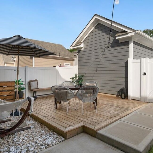 Building Photo - Move-In Ready, End Unit Two Story Townhome...