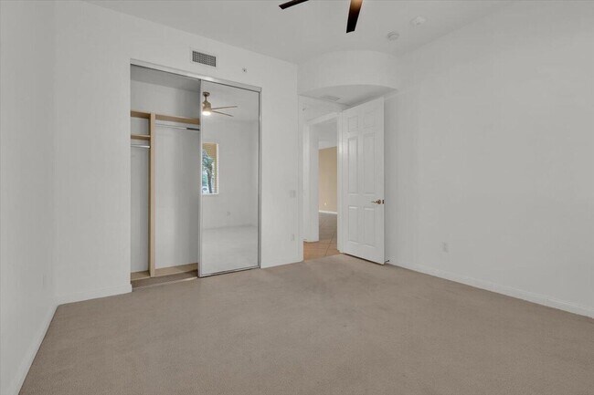Building Photo - 5 Harbour Isle Dr E