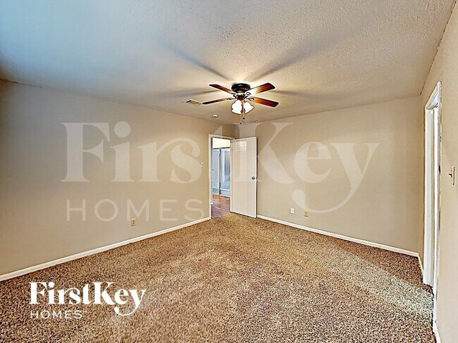 Building Photo - 1308 Wilson Dr