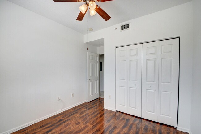 Building Photo - 2020 Greenview Shores Blvd