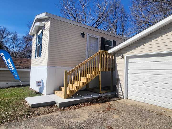 Building Photo - 16 Thomas Ln
