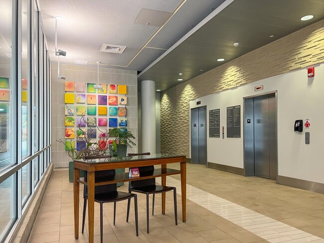 Building Photo - 3,400 SQFT CONDO IN DOWNTOWN CHAMPAIGN W/ ...
