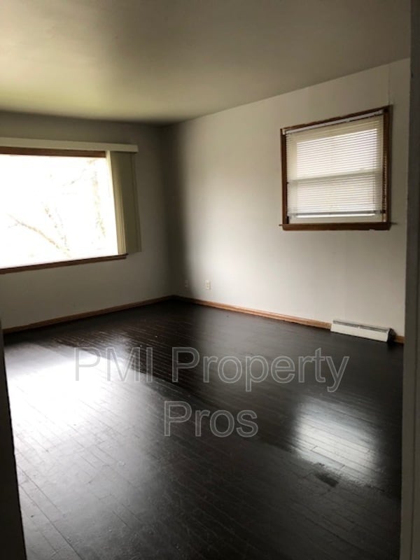 Building Photo - 4633 W Villard Ave