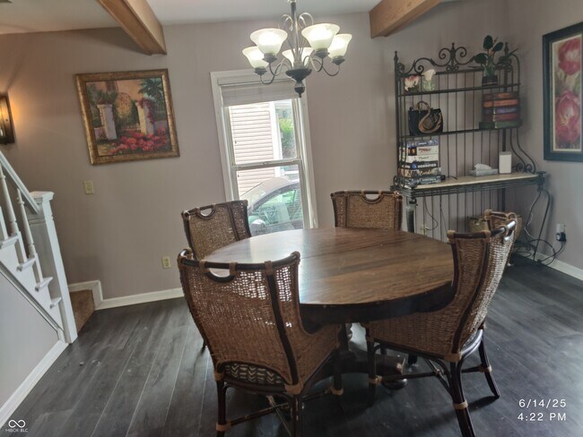 Building Photo - 121 N Main St