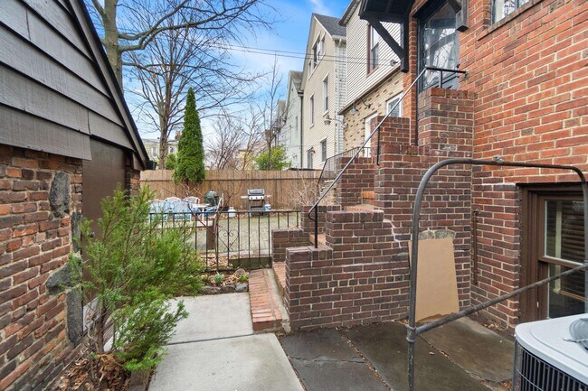 Building Photo - 2314 Palisade Ave