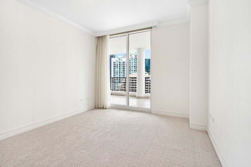 Building Photo - 808 Brickell Key Dr