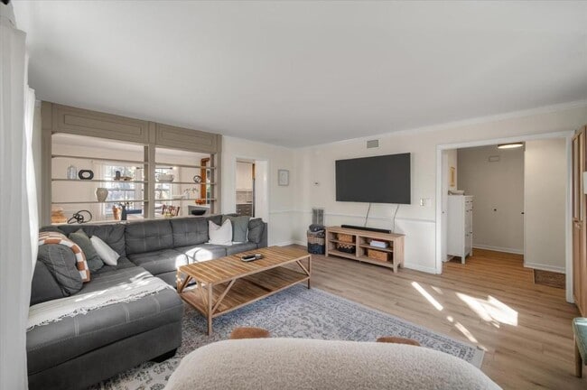 Building Photo - 537 Braxton Ave