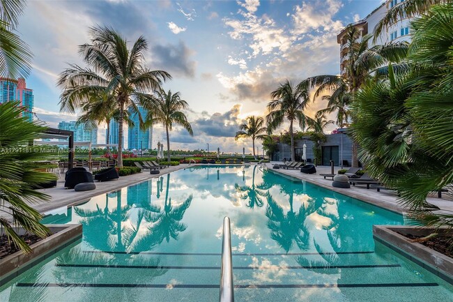 Building Photo - 7055 Fisher Island Dr