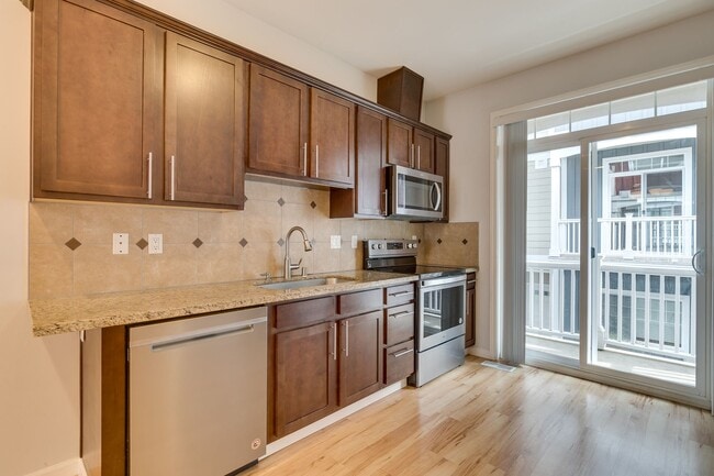 Building Photo - Luxury Mountlake Terrace Townhome with Garage