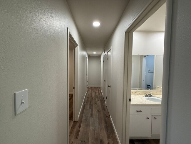 Building Photo - Newly renovated single story in Greenwood Estates!