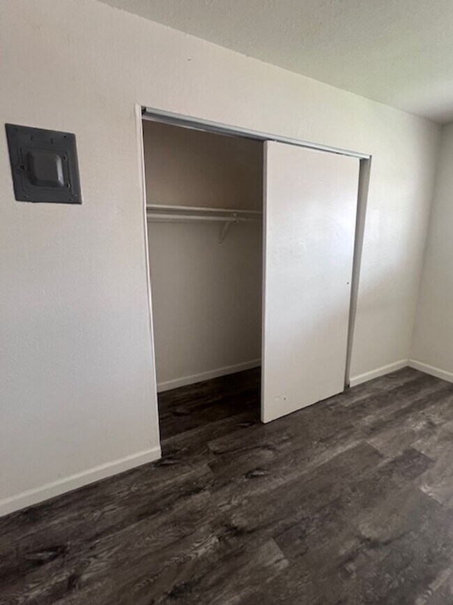 Building Photo - Spacious 1 Bed / 1 Bath Apartment in Colton!