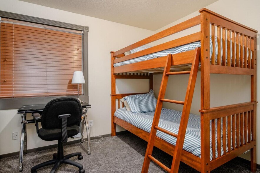 Building Photo - 312 S Nebraska St