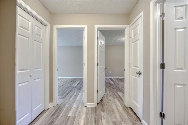 Building Photo - 130 Glory Ln