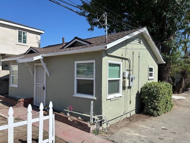 Building Photo - 634-638 E Lemon Ave