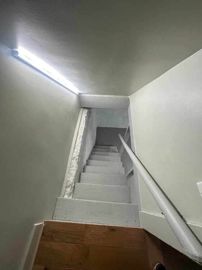 Building Photo - 661 Beech St