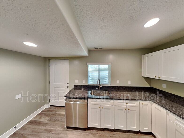 Building Photo - 708 S 80 E