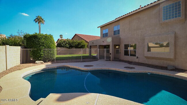 Building Photo - 7861 W Kerry Ln