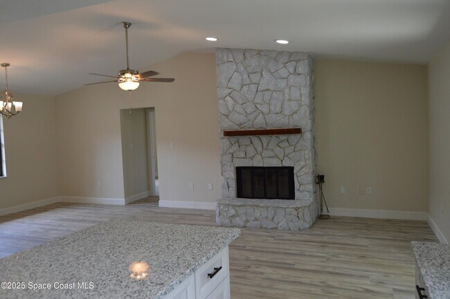 Building Photo - 4440 Sherwood Dr