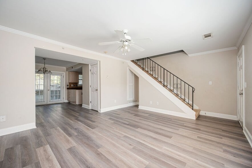 Building Photo - 31 Villa Ct SE