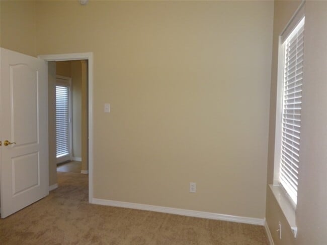 Building Photo - 28819 Hidden Cove Dr