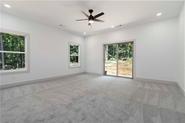 Building Photo - 2884 Thompson Cir